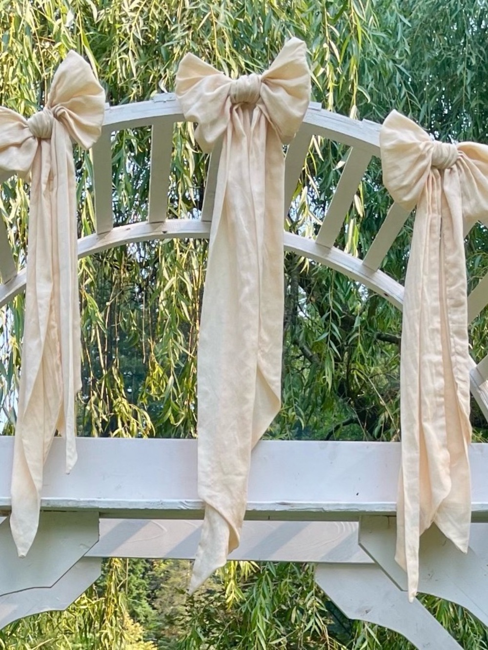 Set of 10 cream coloured cotton bows
